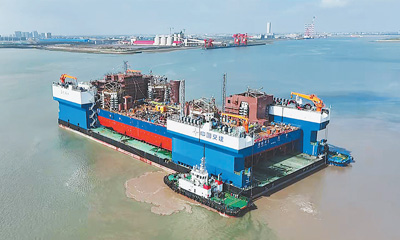 新博注册：全球最大江海移动船坞完成出海运输任务